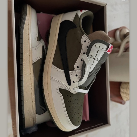 Jordan 1 Travis Scott low olive